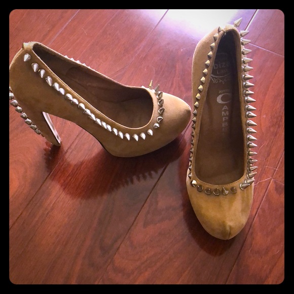 Jeffrey Campbell spiked tan pumps - Picture 1 of 5